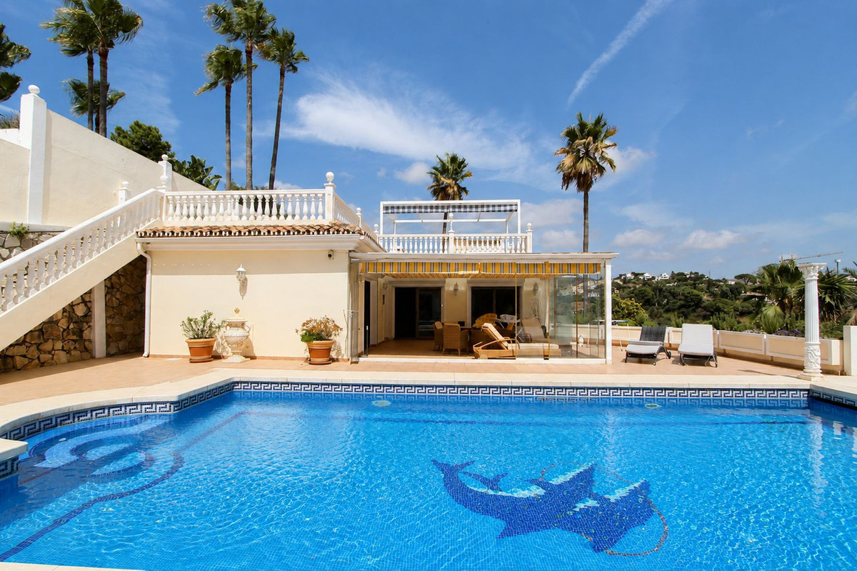 4 Bedroom Villa in Marbella - Photo 25