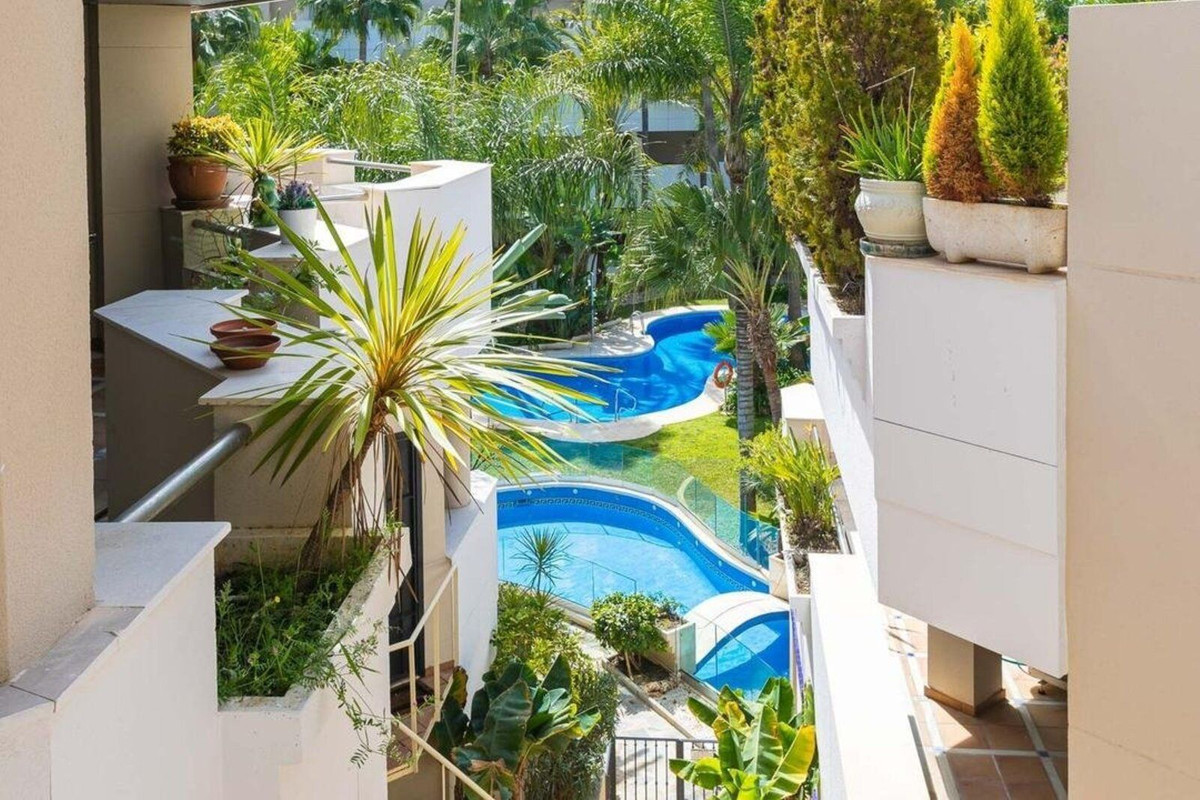 2 Bedroom Apartment in Marbella - Photo 28