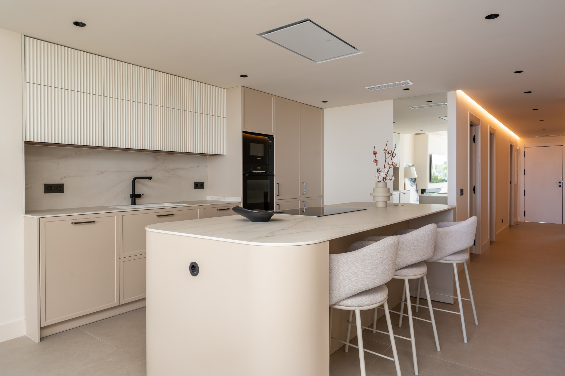 3 Bedroom Apartment in Marbella - Photo 2