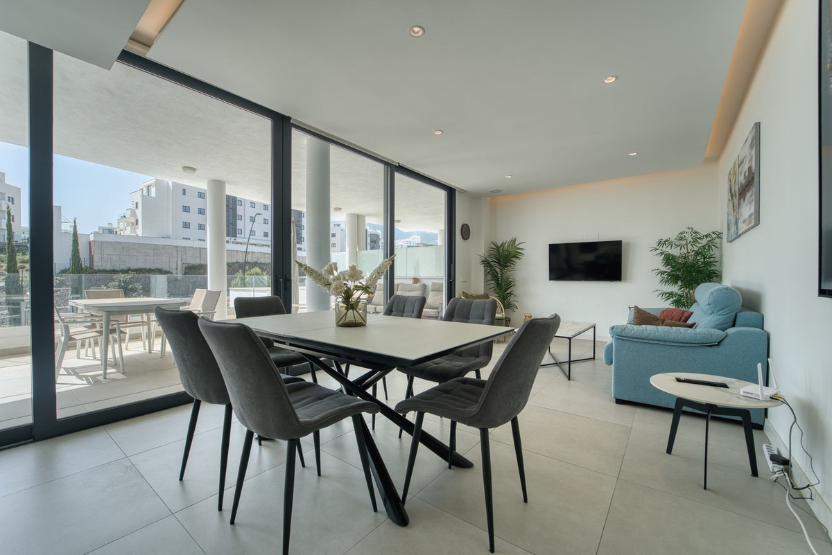 2 Bedroom Apartment in Benalmádena - Photo 6