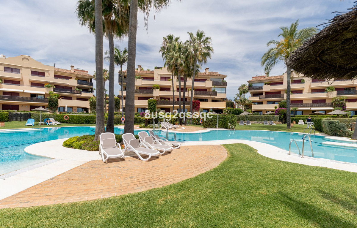 2 Bedroom Apartment in Estepona - Photo 19