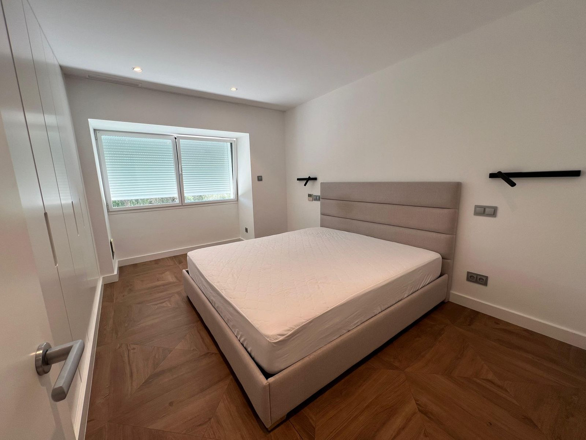 5 Bedroom Townhouse in Marbella - Photo 9