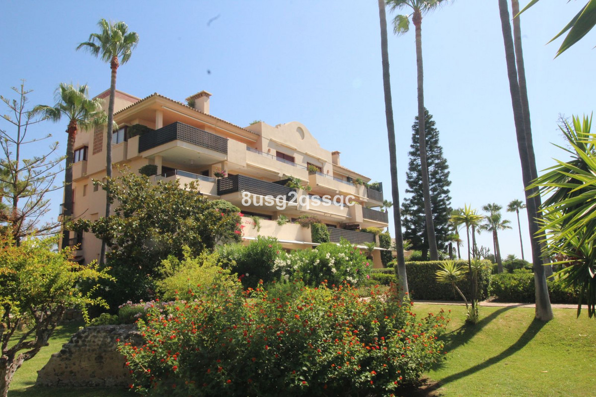3 Bedroom Penthouse in Estepona - Photo 33