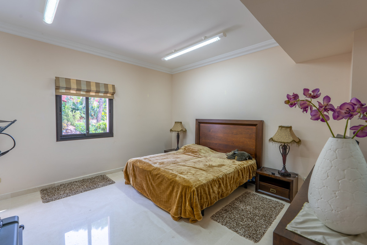 8 Bedroom Villa in Benahavís - Фото 18
