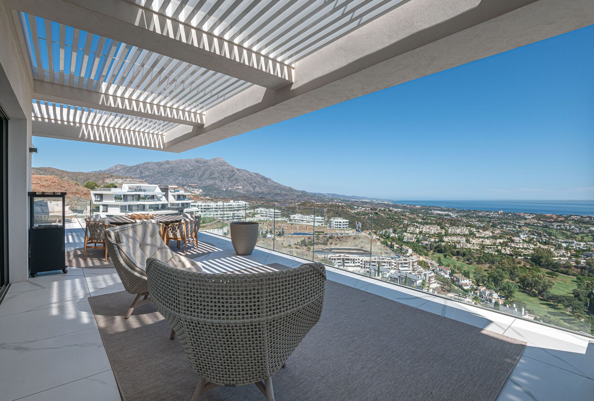 3 Bedroom Apartment in Benahavís - Photo 14