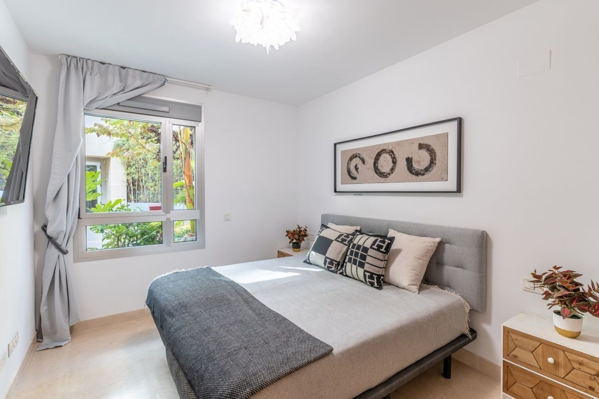 3 Bedroom Apartment in Benahavís - Photo 17