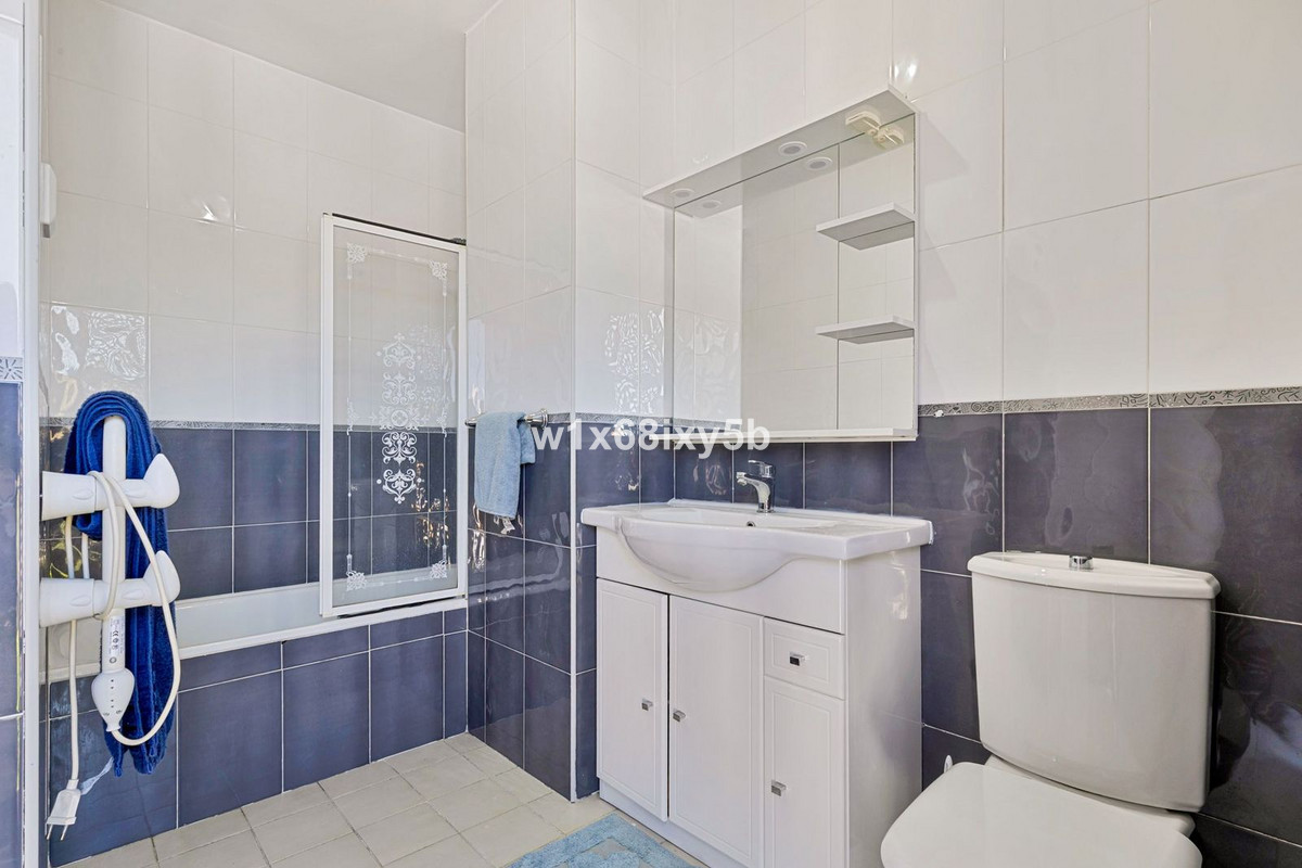 2 Bedroom Townhouse in Marbella - Photo 17
