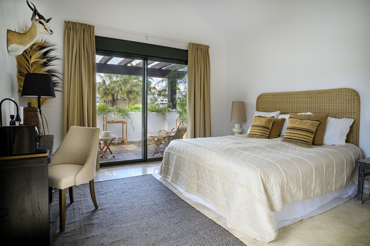 4 Bedroom Villa in Estepona - Photo 8