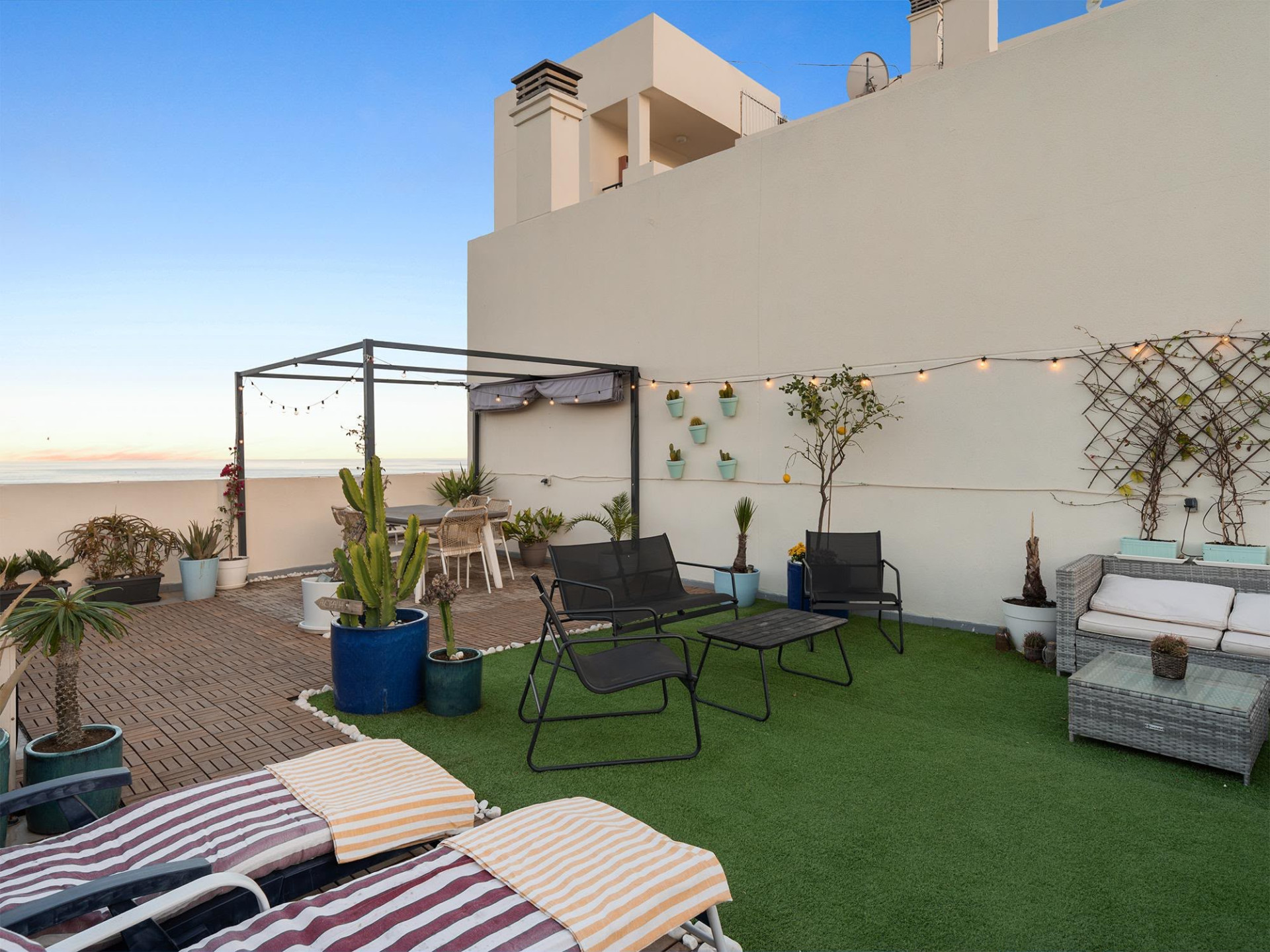 2 Bedroom Penthouse in Benalmádena - Photo 3