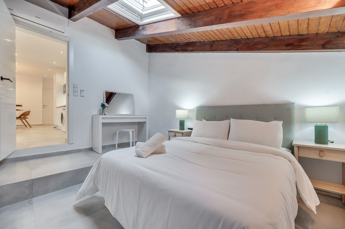 5 Bedroom Apartment in Estepona - Photo 19