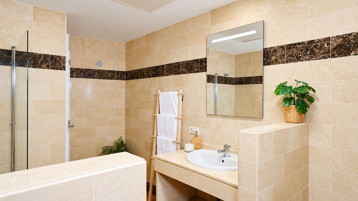 1 Bedroom Apartment in Benahavís - Photo 13