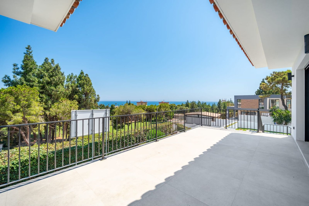 5 Bedroom Villa in Mijas - Photo 4