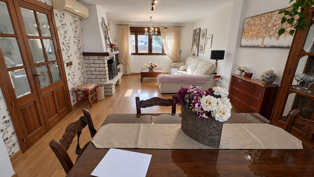 6 Bedroom Villa in Alhaurín de la Torre - Photo 6