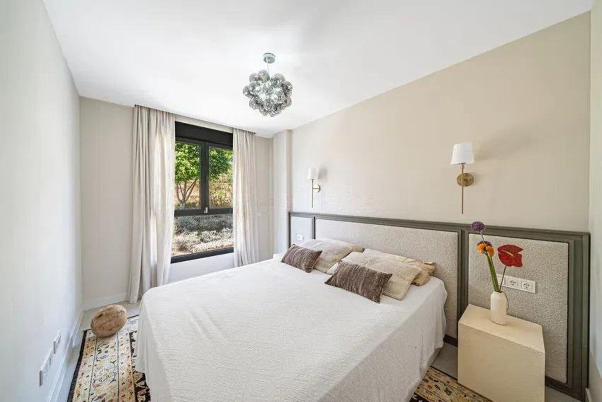 3 Bedroom Apartment in Estepona - Photo 14