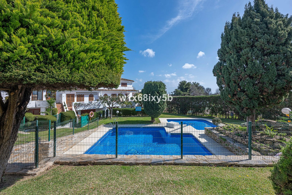 3 Bedroom Townhouse in Estepona - Фото 32