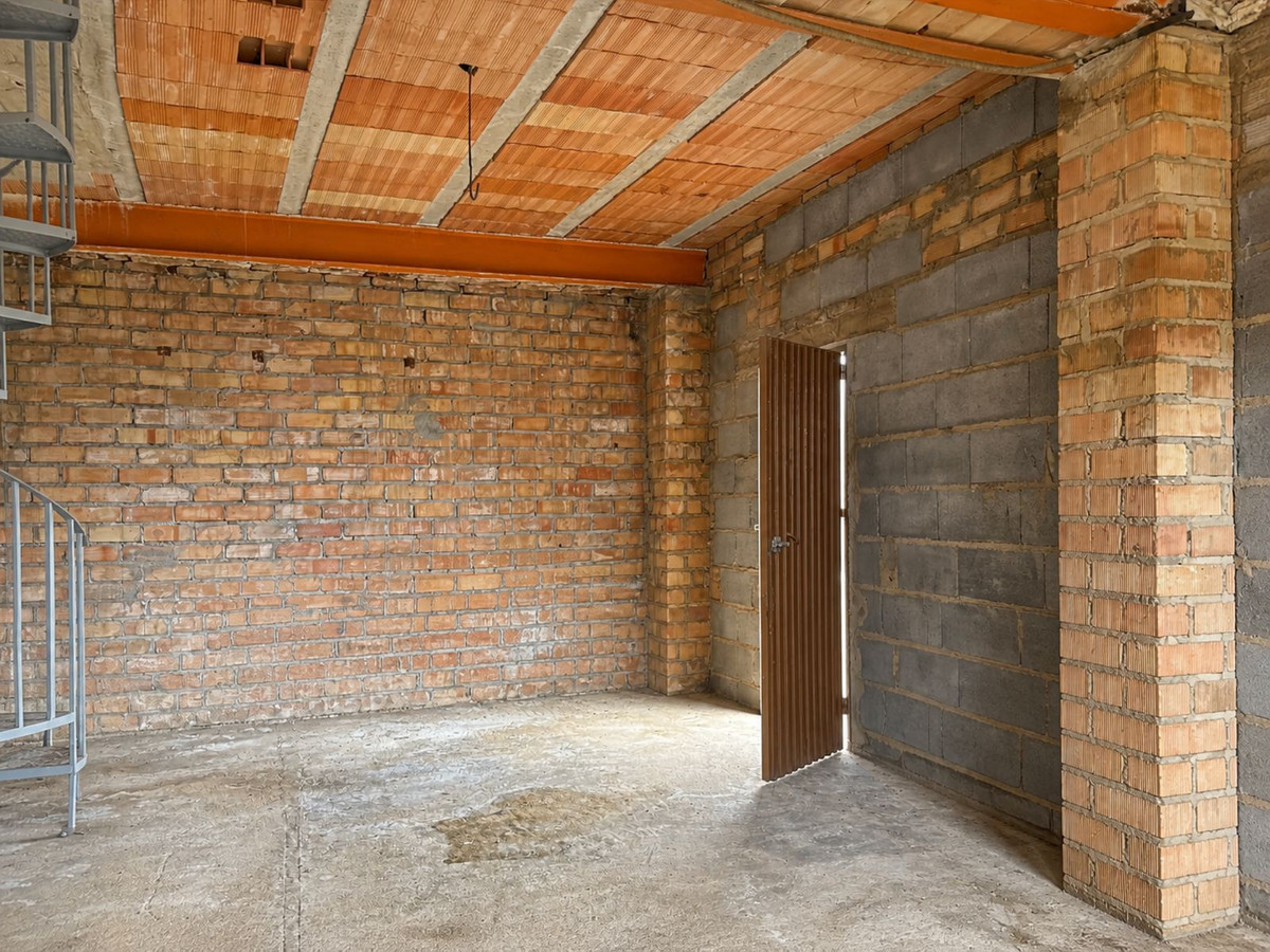 2 Bedroom Villa in Málaga - Photo 19