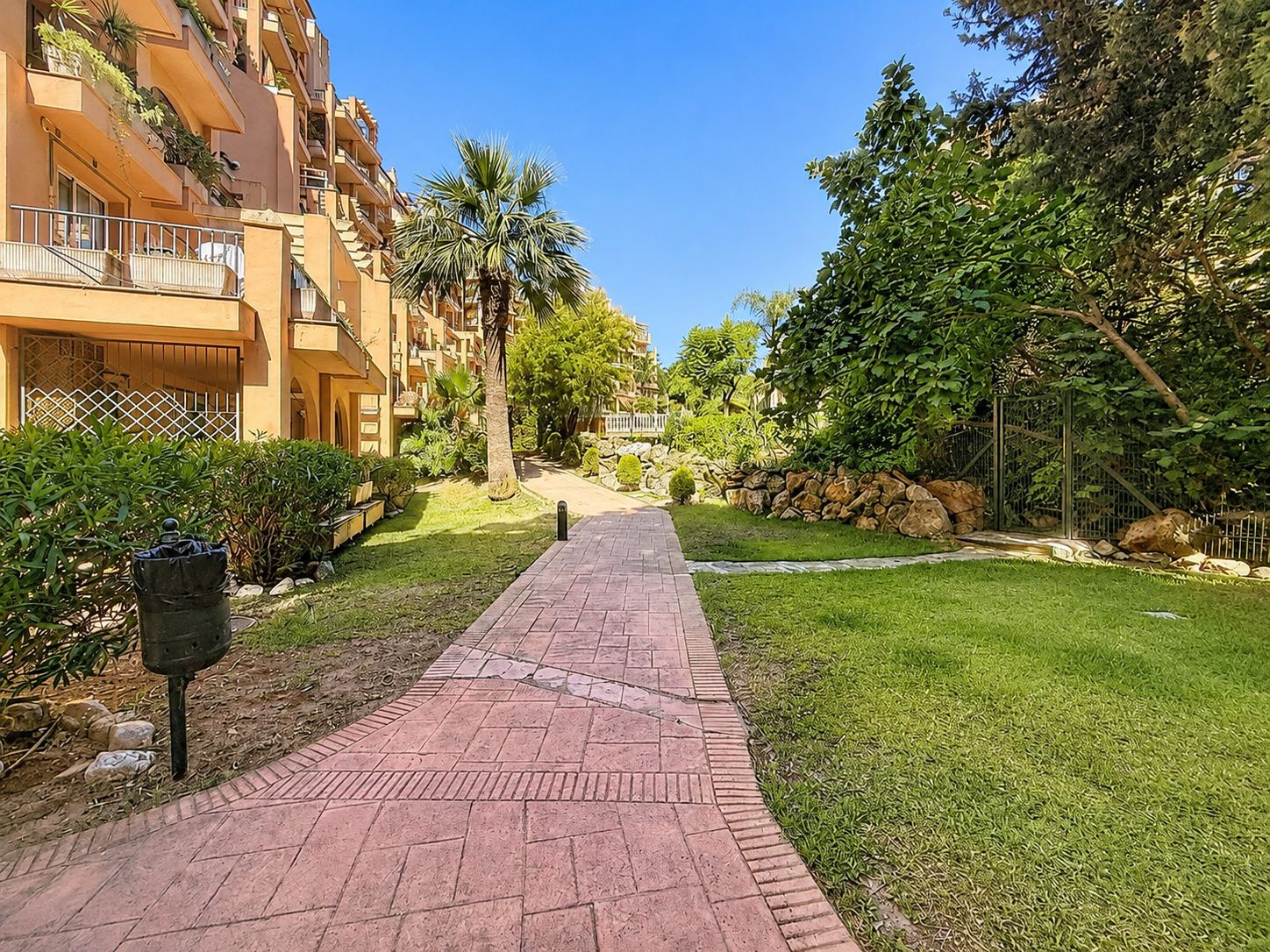 2 Bedroom Apartment in Fuengirola - Photo 30