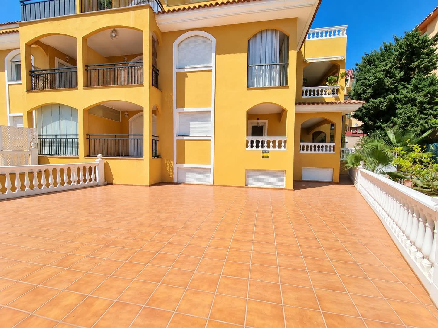 2 Bedroom Apartment in Benalmádena - Photo 5