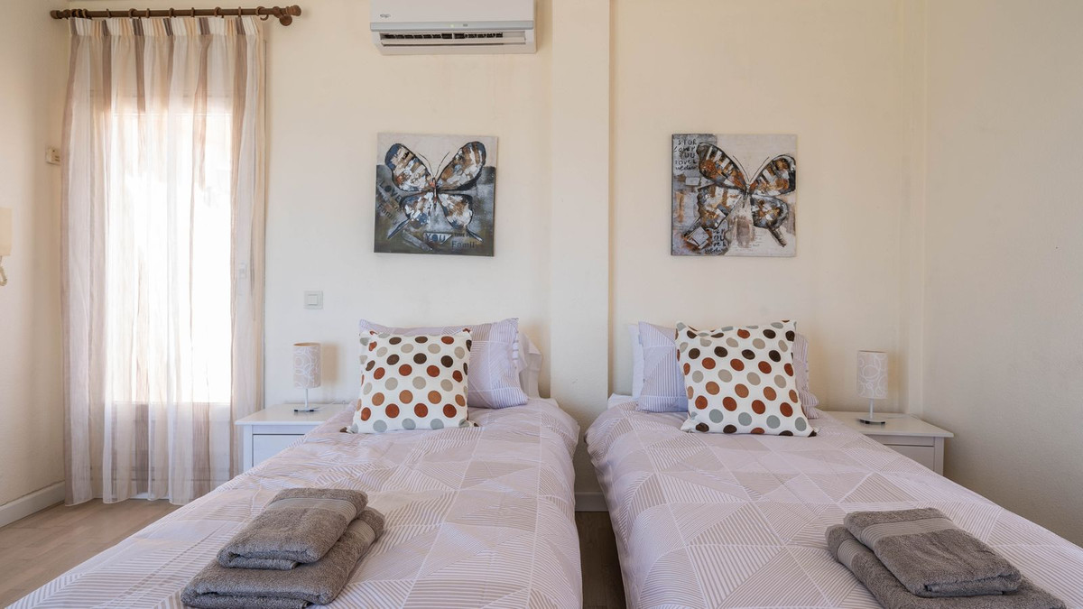 5 Bedroom Villa in Estepona - Photo 17