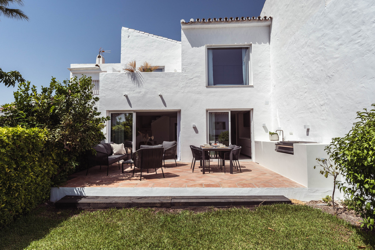 3 Bedroom Townhouse in Marbella - Photo 9