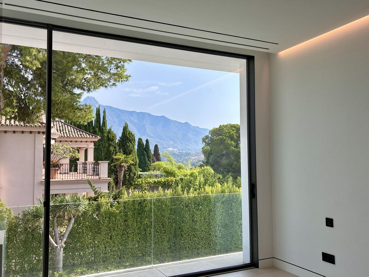 4 Bedroom Villa in Marbella - Photo 24