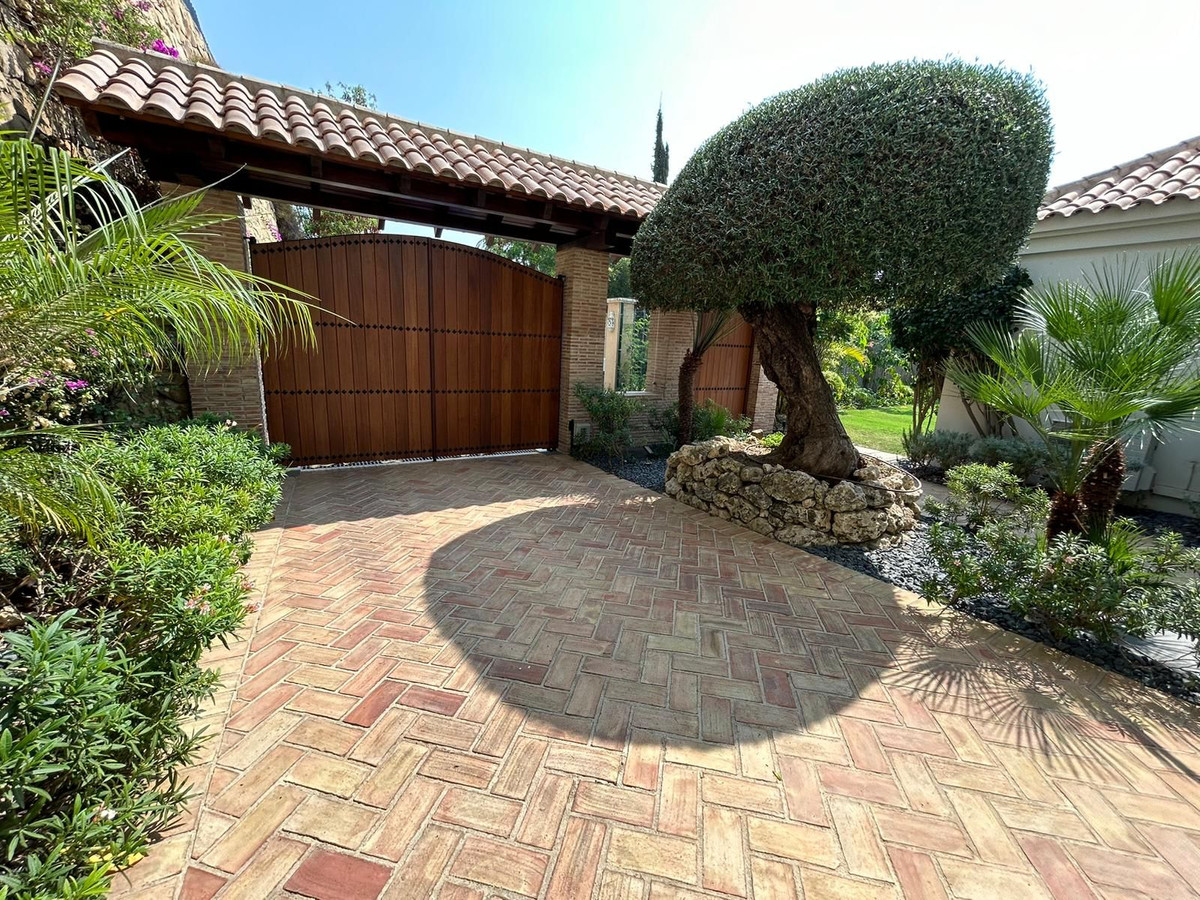 4 Bedroom Villa in Estepona - Photo 35