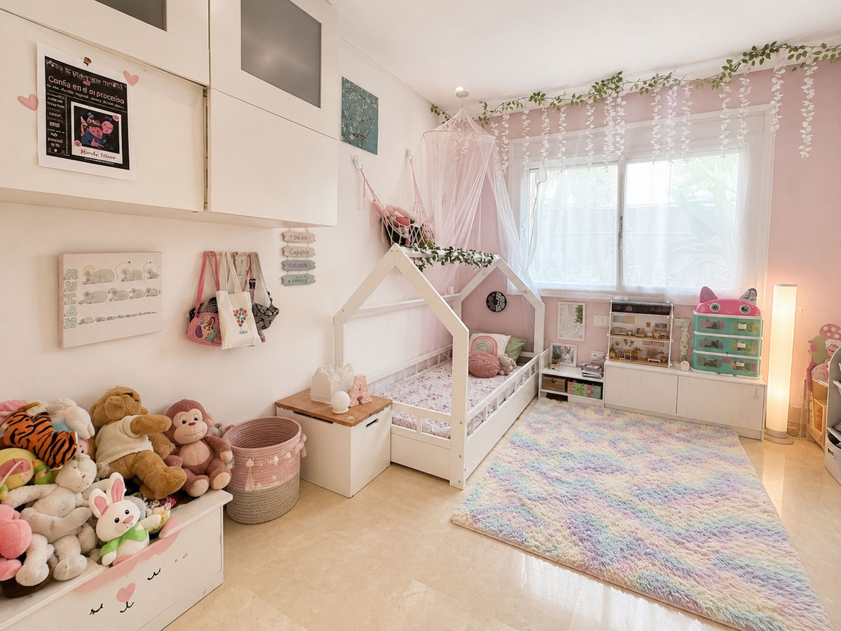 2 Bedroom Apartment in Estepona - Photo 17