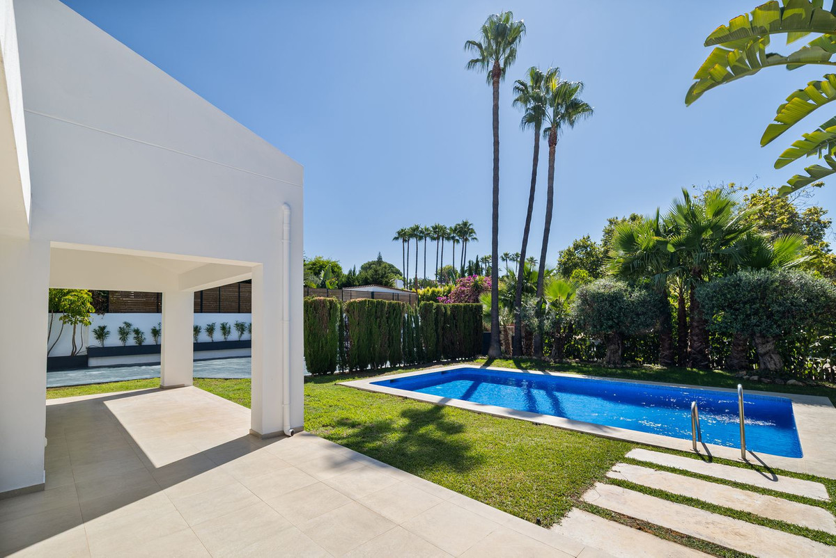 4 Bedroom Villa in San Pedro de Alcántara - Photo 44