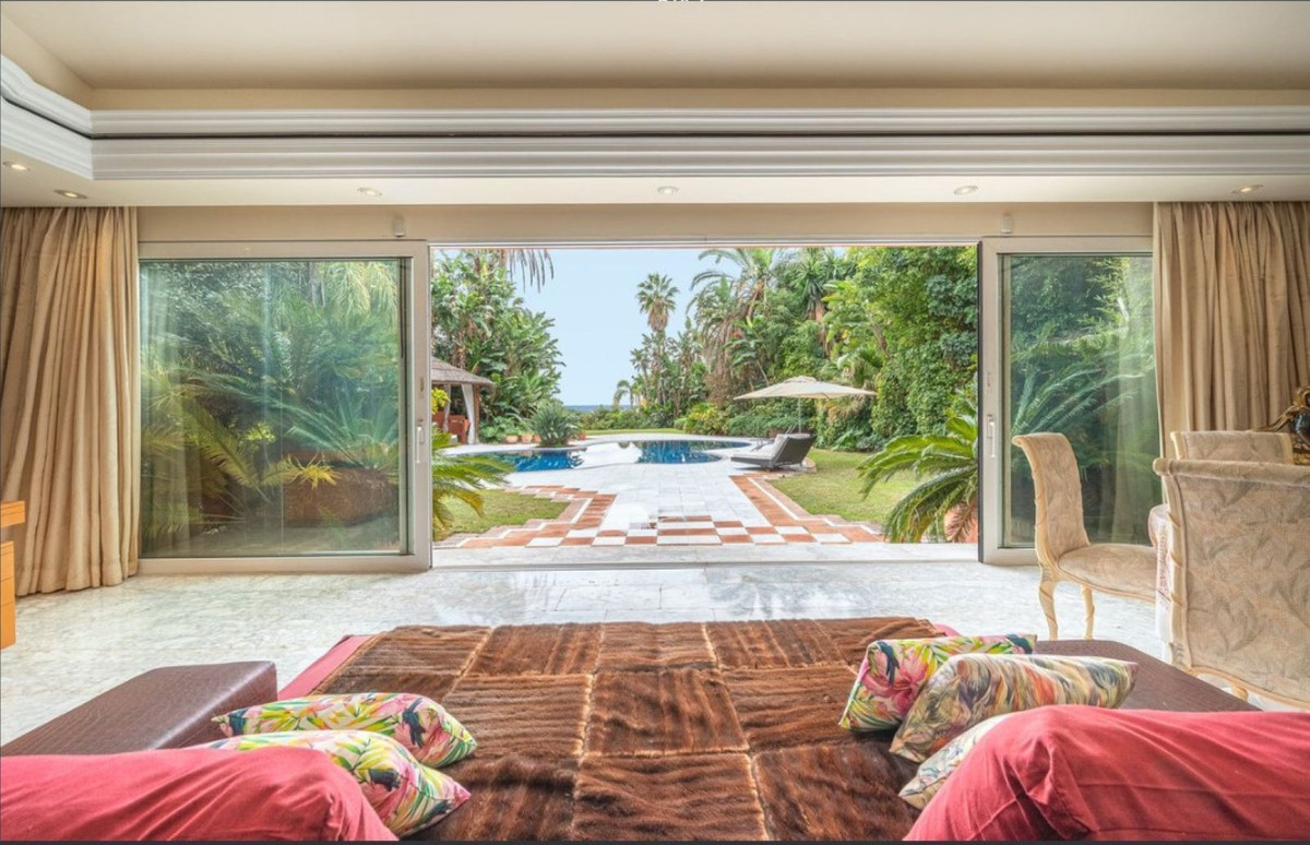5 Bedroom Villa in Marbella - Photo 38