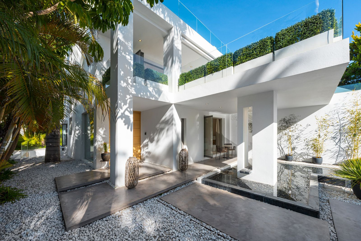 4 Bedroom Villa in Marbella - Photo 33
