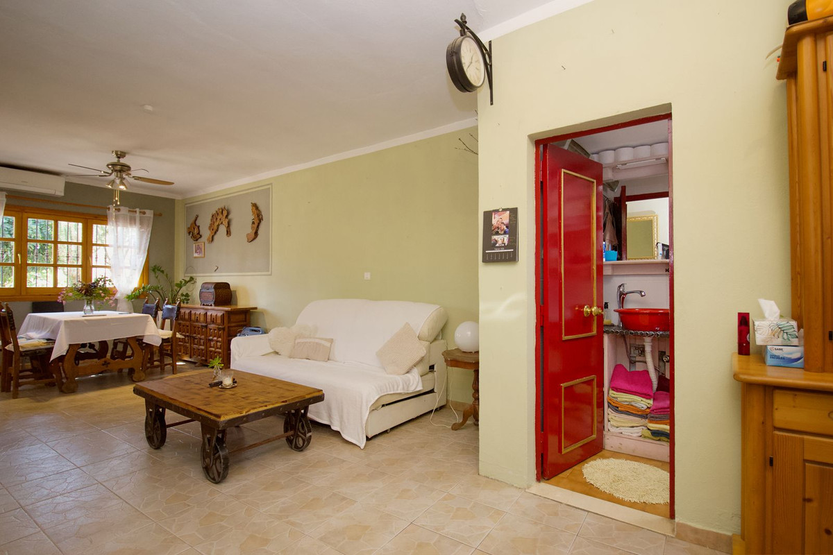 5 Bedroom Villa in Coín - Photo 18