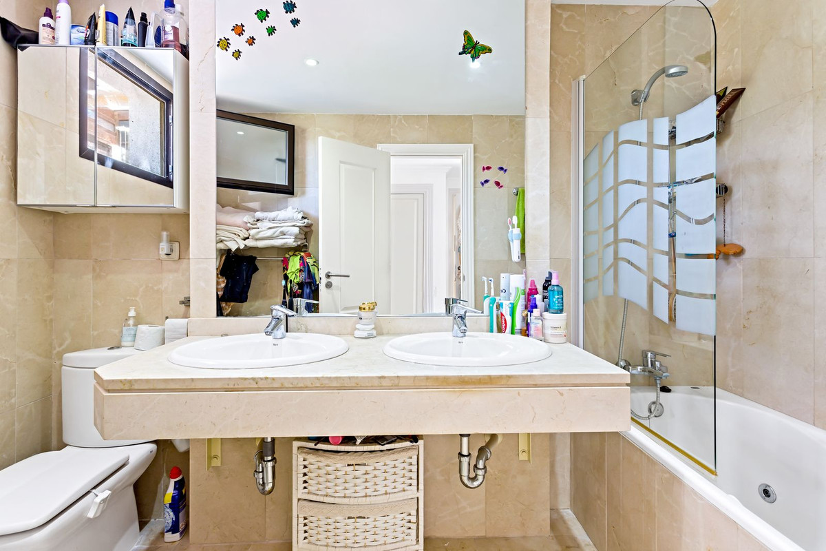 3 Bedroom Penthouse in Casares - Photo 20
