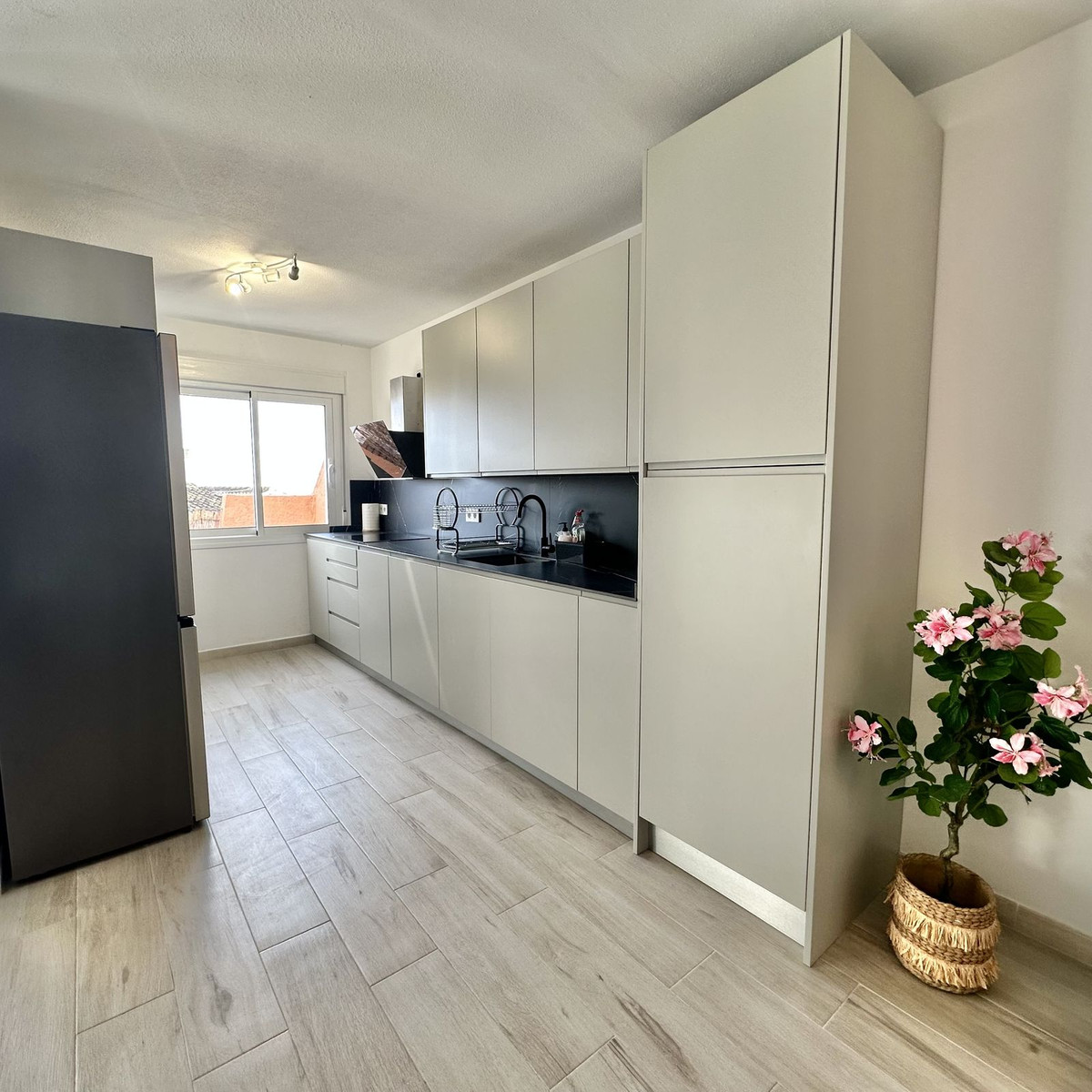 2 Bedroom Apartment in Mijas - Photo 11