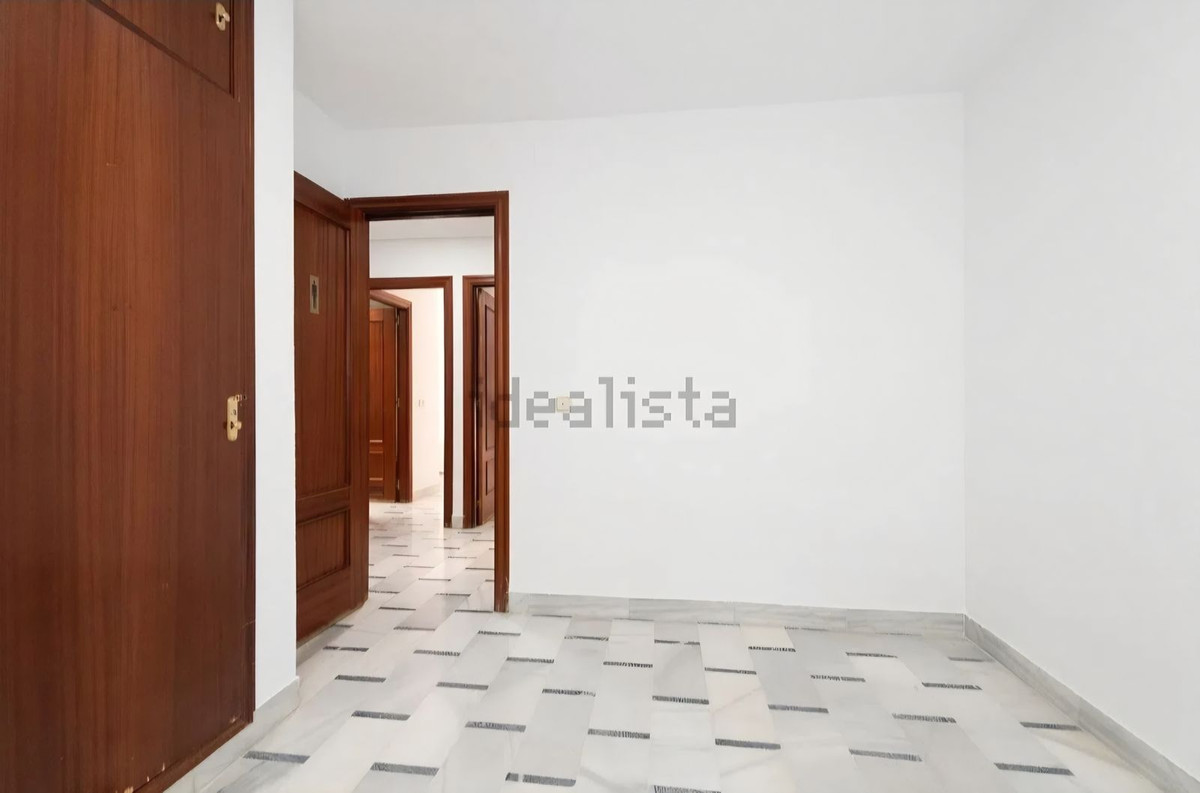 4 Bedroom Apartment in Málaga - Photo 19