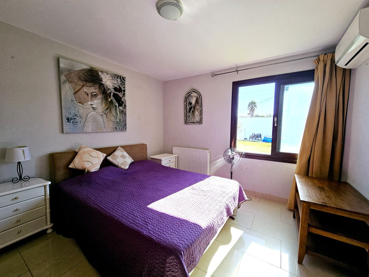 6 Bedroom Villa in Estepona - Photo 14