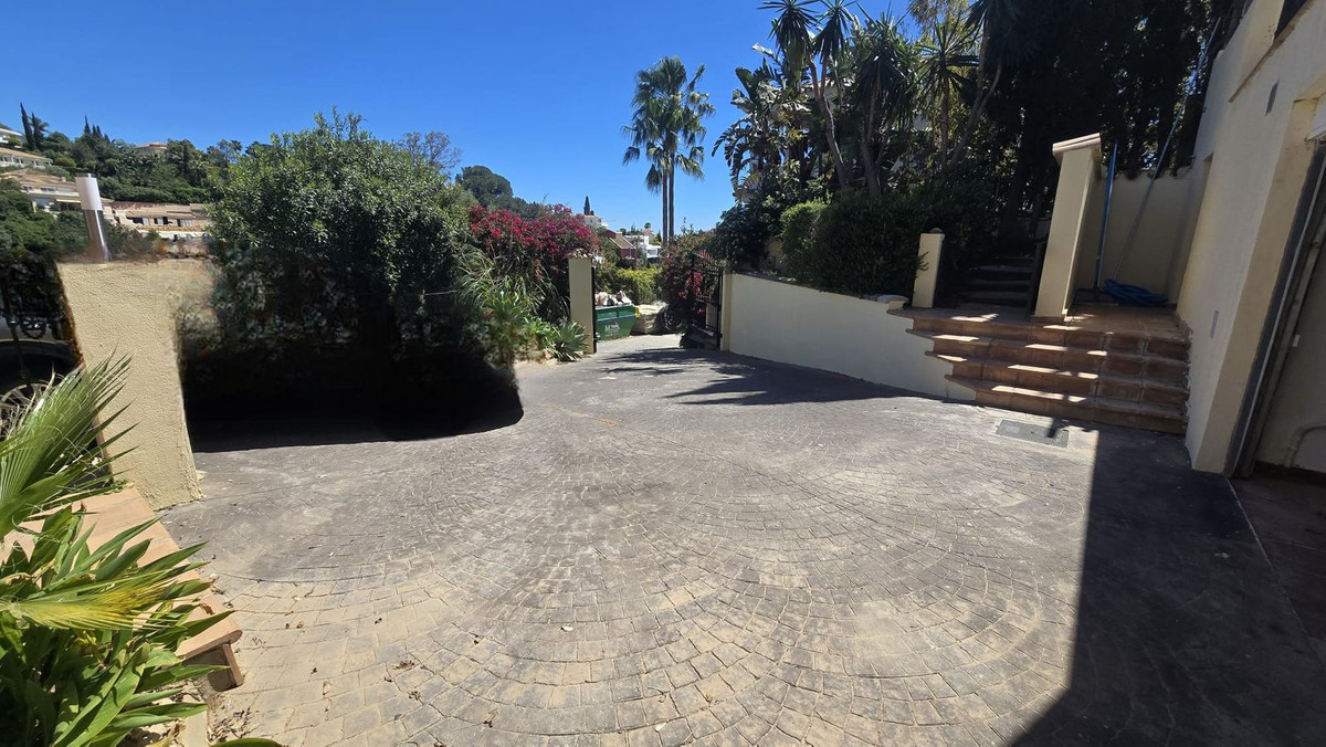 7 Bedroom Villa in Marbella - Photo 60