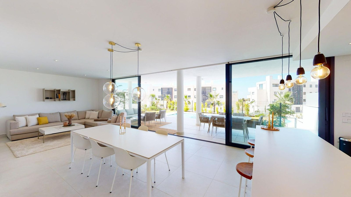 3 Bedroom Apartment in Fuengirola - Photo 6