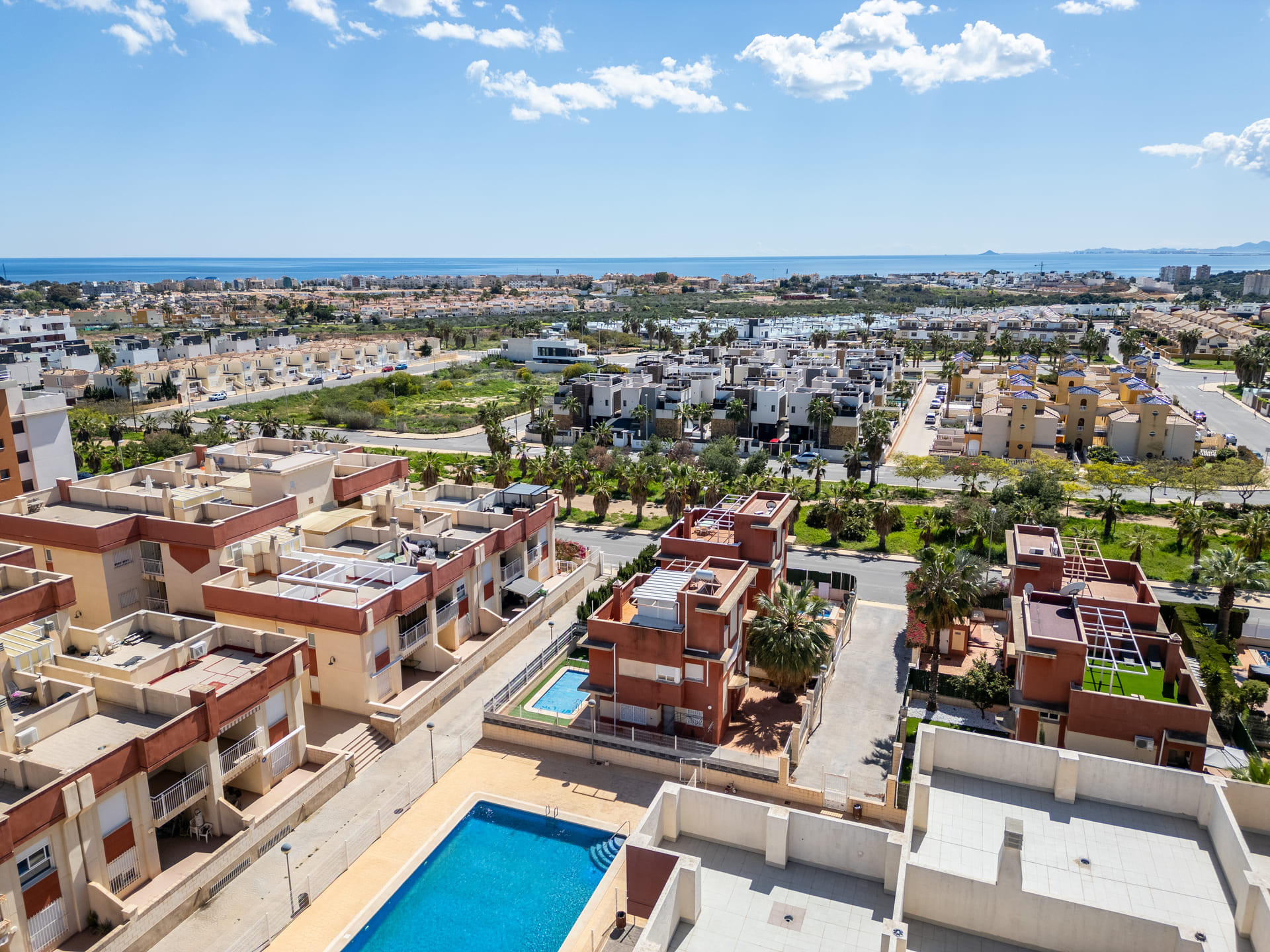 2-bedroom apartment with pool in Alicante, Spain – Photo 16
