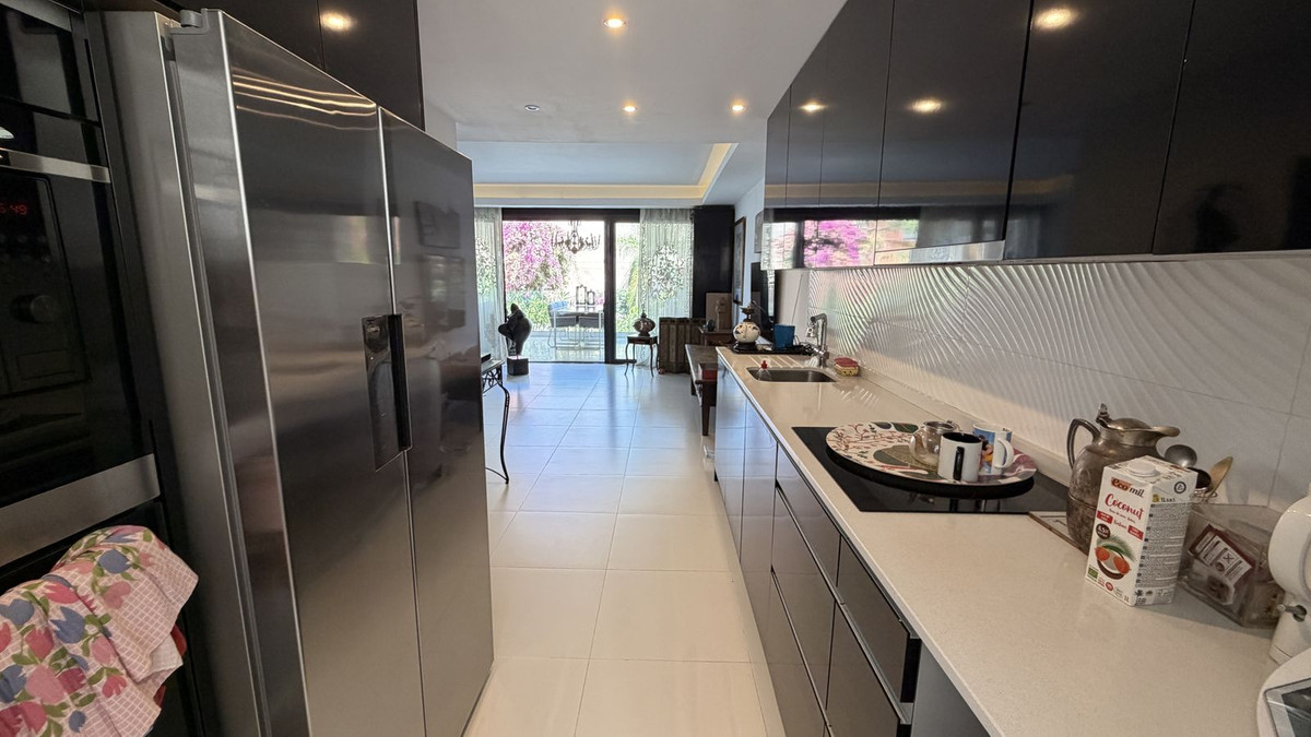 3 Bedroom Townhouse in Marbella - Photo 9