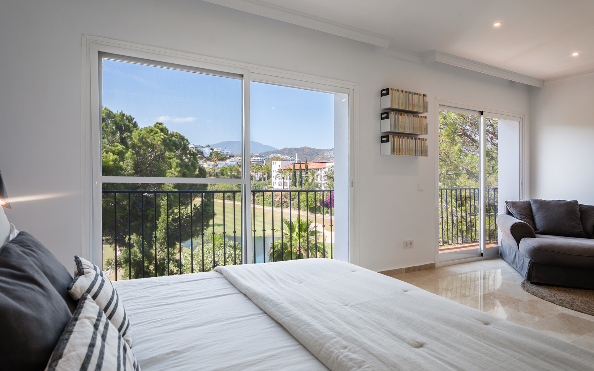 4 Bedroom Townhouse in Benahavís - Photo 14