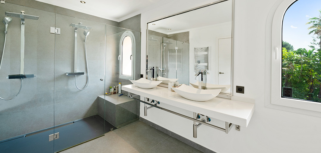 8 Bedroom Villa in Estepona - Photo 13