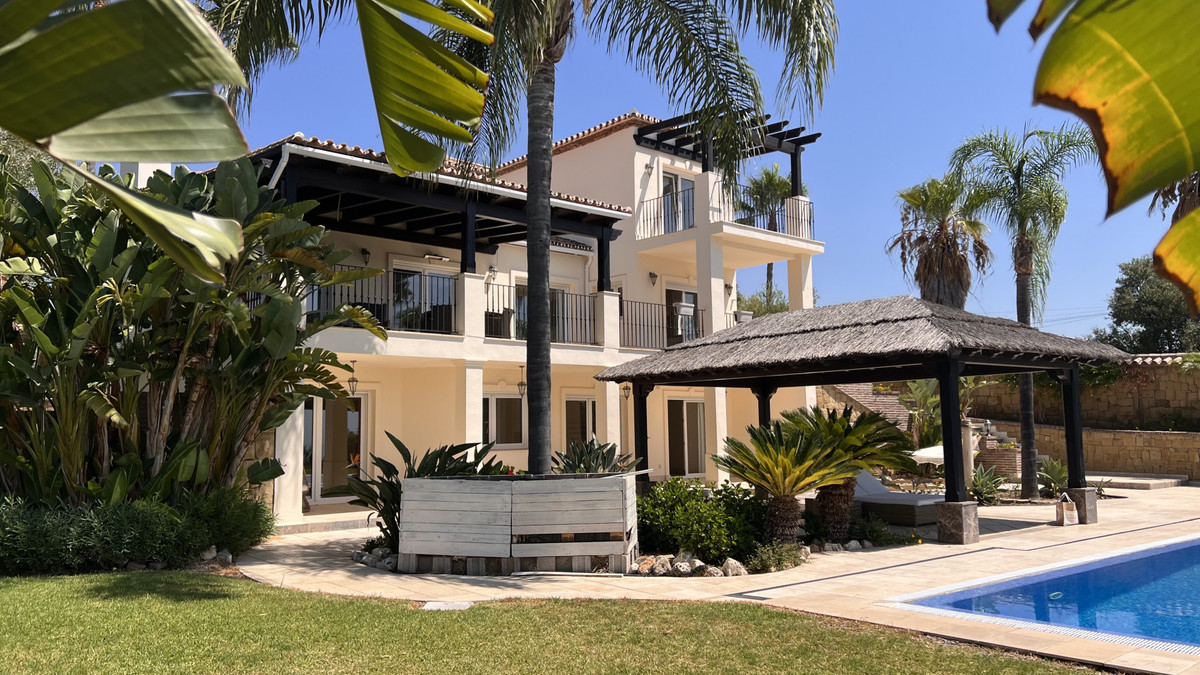 4 Bedroom Villa in Estepona - Photo 6