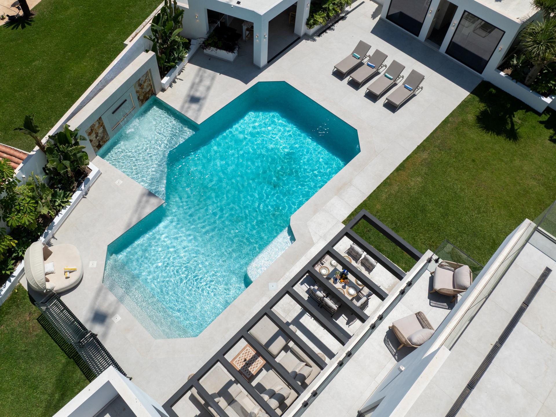 6 Bedroom Villa in Estepona - Photo 2