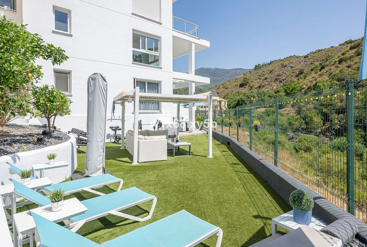 4 Bedroom Apartment in Benahavís - Photo 15