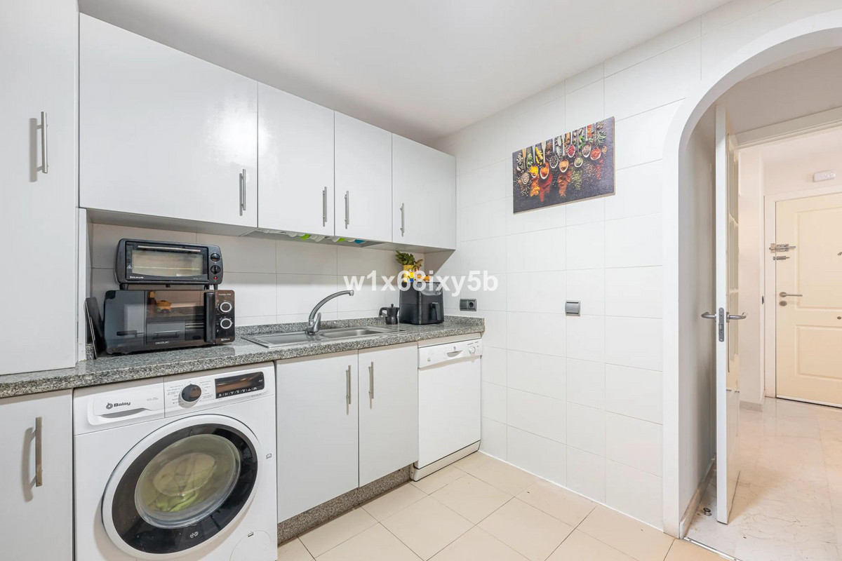 1 Bedroom Apartment in Estepona - Photo 15