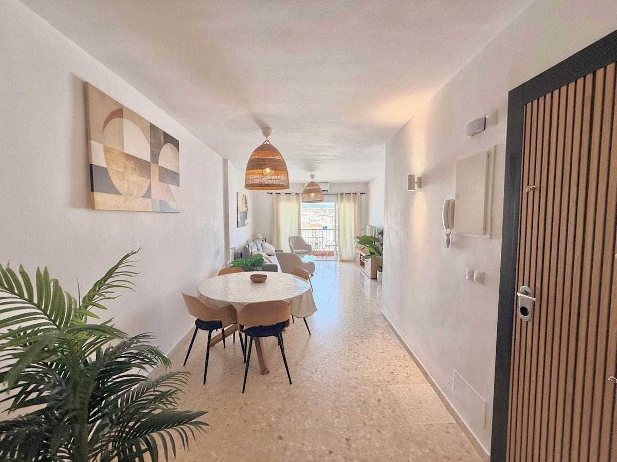 2 Bedroom Penthouse in Fuengirola - Photo 6