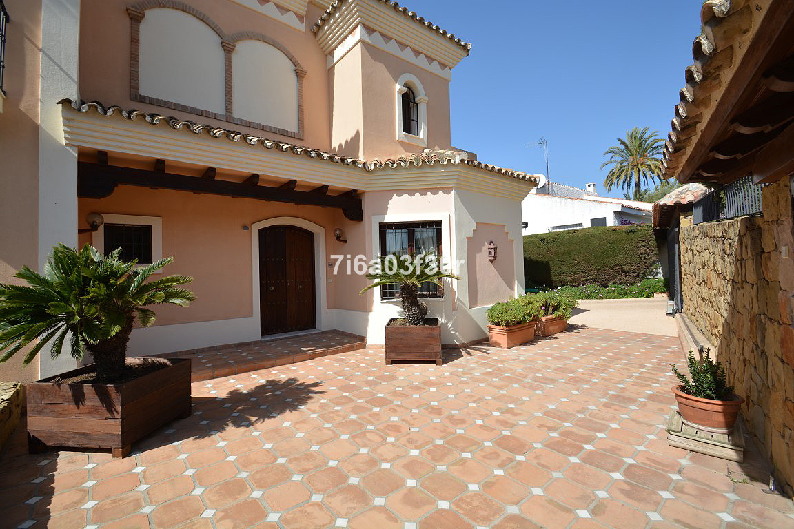 5 Bedroom Villa in Marbella - Photo 13