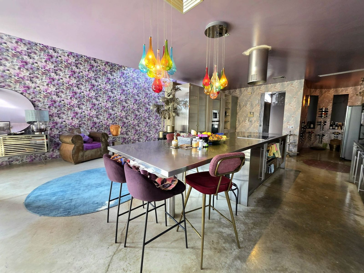 5 Bedroom Villa in Estepona - Photo 24