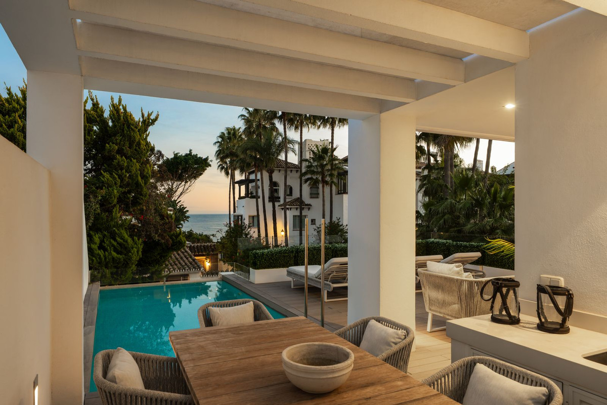4 Bedroom Villa in Marbella - Photo 3