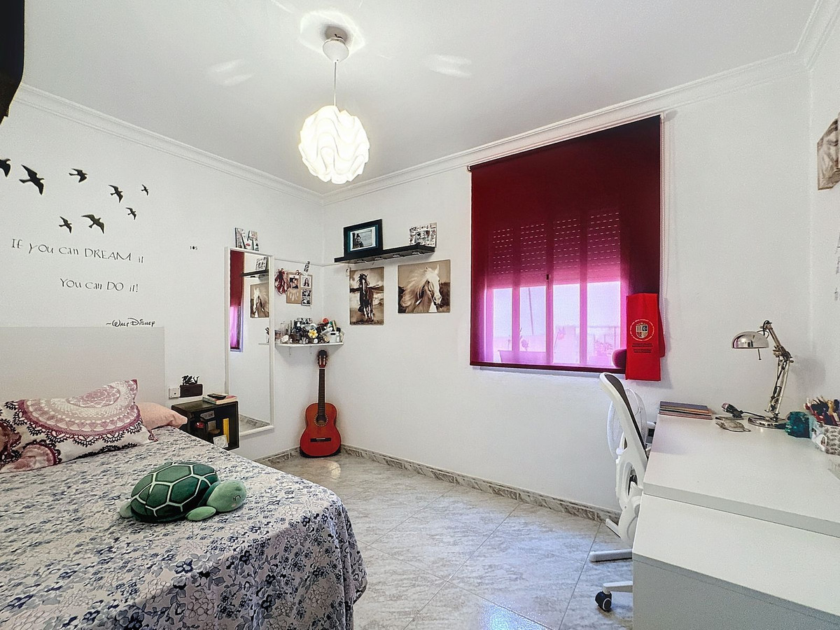 5 Bedroom Villa in Estepona - Photo 27